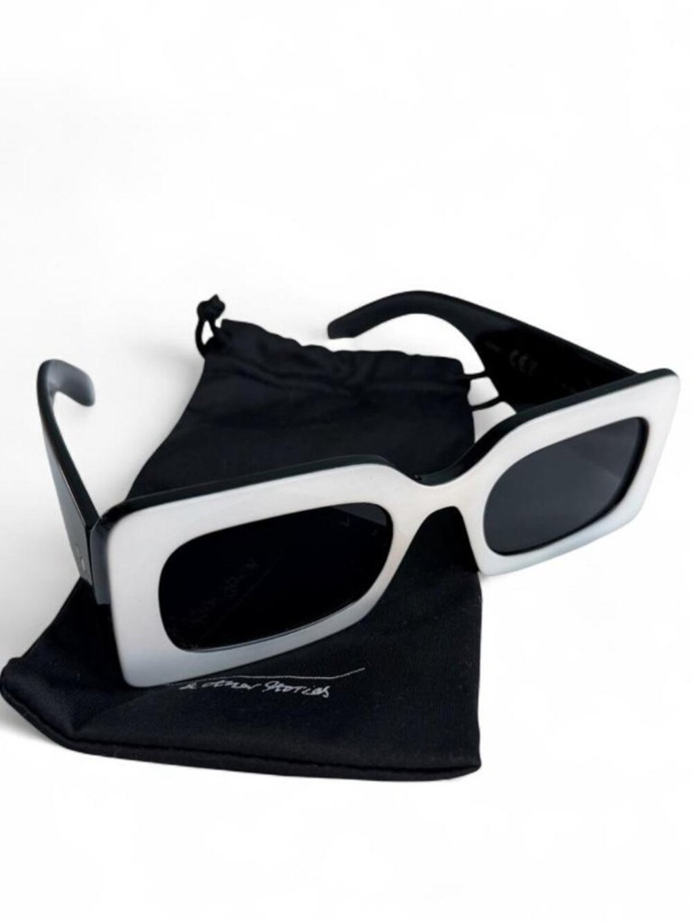 &Other Stories Women's White and Black Sunglasses